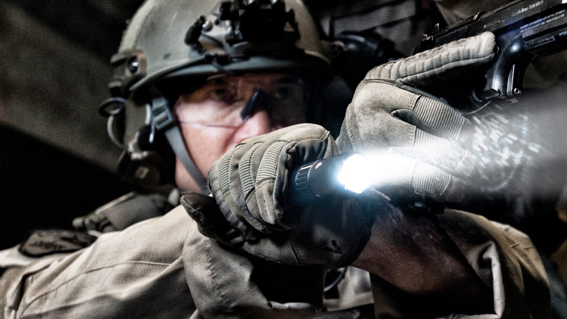 Tactical Flashlights | Pelican Business Solutions